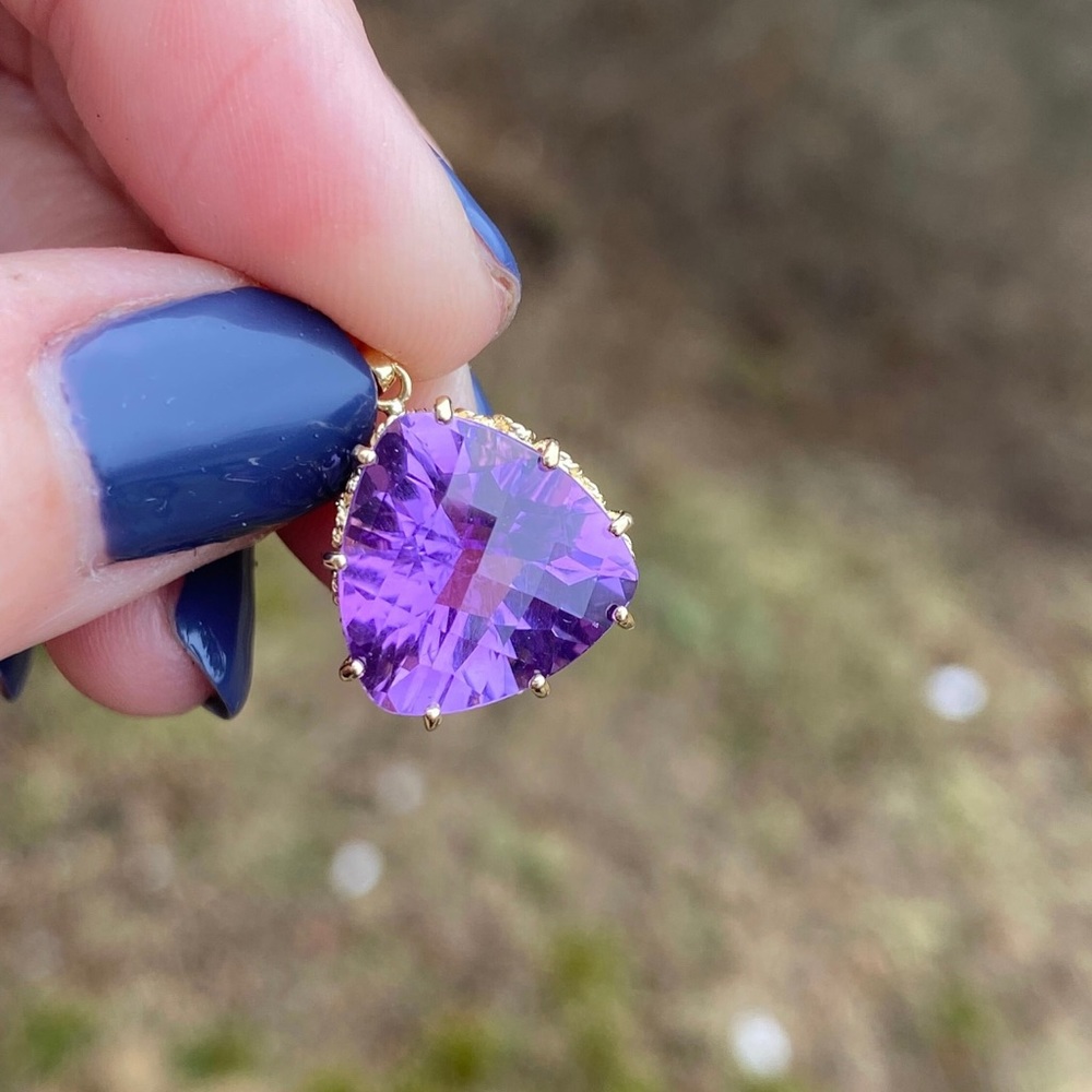 💜Beautiful Genuine Amethyst pendant 14kt. Yellow gold